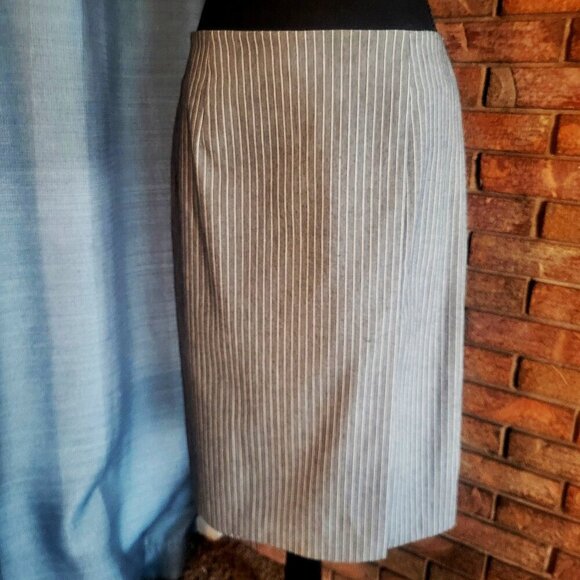 Ann Taylor Gray Pinstriped Lined Pencil Skirt w/Front Slit - Size 12 - Picture 1 of 10